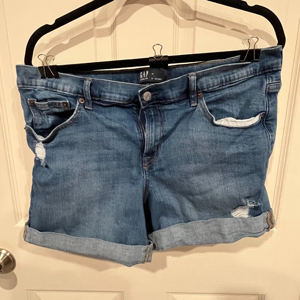 GAP ~ 5” Denim Shorts ~ size 31 - Picture 1 of 5